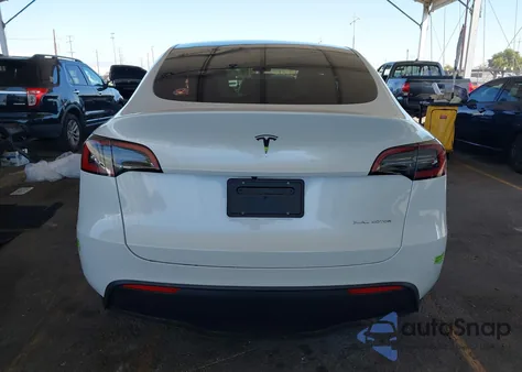 2023 Tesla Model Y Awd/Long Range Dual Motor All-Wheel Drive z USA, uszkodzony, nr VIN 7SAYGDEE1PF627623